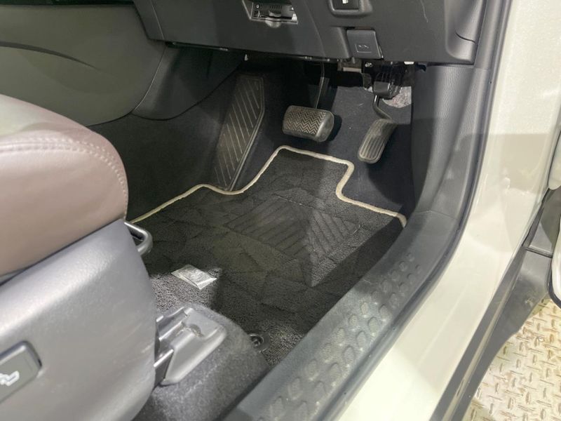 2018 Toyota C-HR DAA-ZYX10 (UW-6a9796983b2ff)[17]