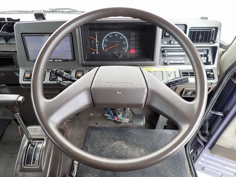 1991 Toyota Coaster U-HDB31 (UW-6a98d866502c0)[30]