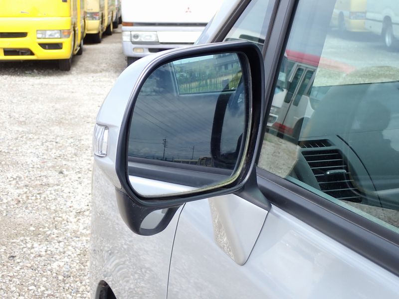 2007 Toyota Voxy DBA-ZRR70G (UW-6a98d868a4a52)[42]