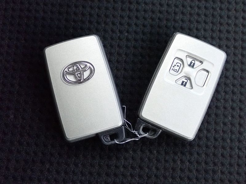 2007 Toyota Voxy DBA-ZRR70G (UW-6a98d868a4a52)[46]