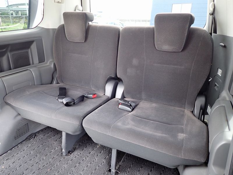 2007 Toyota Voxy DBA-ZRR70G (UW-6a98d868a4a52)[22]