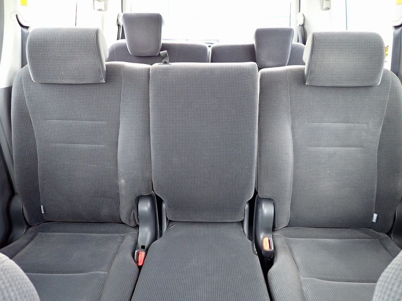 2007 Toyota Voxy DBA-ZRR70G (UW-6a98d868a4a52)[21]