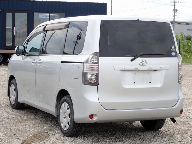 2007 Toyota Voxy DBA-ZRR70G (UW-6a98d868a4a52)[2]