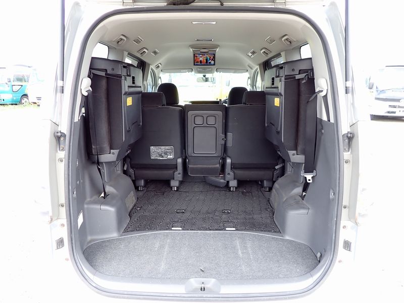 2007 Toyota Voxy DBA-ZRR70G (UW-6a98d868a4a52)[36]