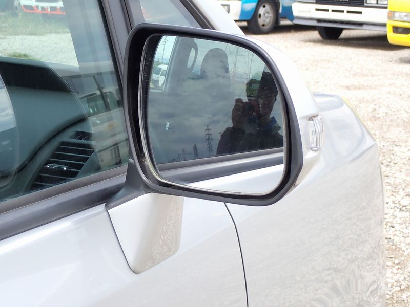 2007 Toyota Voxy DBA-ZRR70G (UW-6a98d868a4a52)[44]