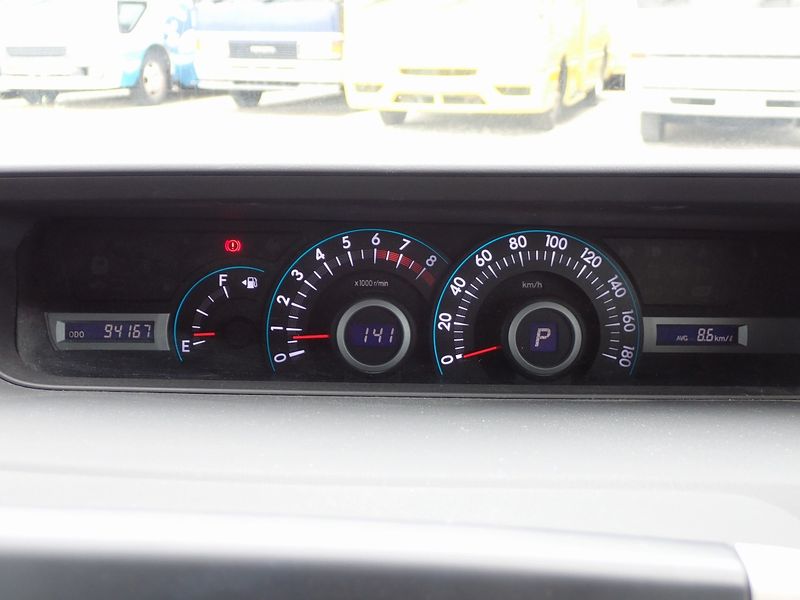 2007 Toyota Voxy DBA-ZRR70G (UW-6a98d868a4a52)[29]