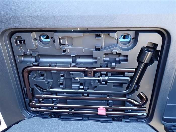 2021 Toyota Land Cruiser Prado 3BA-TRJ150W (UW-6a98d86aa9e7d)[16]