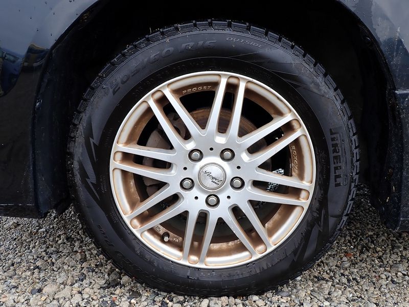 2009 Toyota Voxy DBA-ZRR70W (UW-6a98d86bb1128)[12]