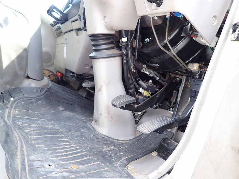 2010 Toyota Dyna Truck BDG-XZU368 (UW-6a98d87734a4f)[30]