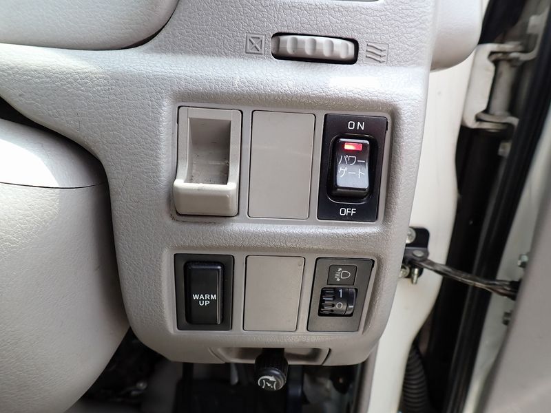 2010 Toyota Dyna Truck BDG-XZU368 (UW-6a98d87734a4f)[27]