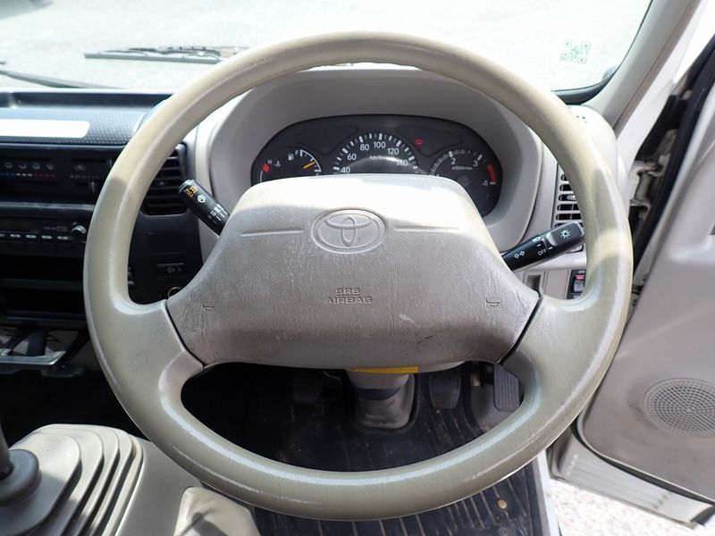 2010 Toyota Dyna Truck BDG-XZU368 (UW-6a98d87734a4f)[19]
