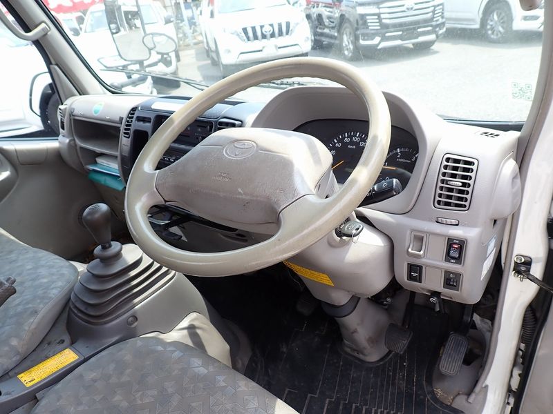 2010 Toyota Dyna Truck BDG-XZU368 (UW-6a98d87734a4f)[18]