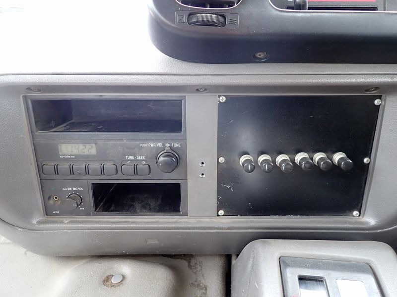 2002 Toyota Coaster KK-HZB40 (UW-6a98d87e5e5a4)[36]