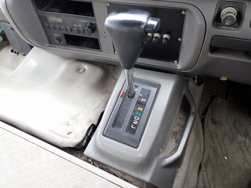 2002 Toyota Coaster KK-HZB40 (UW-6a98d87e5e5a4)[37]