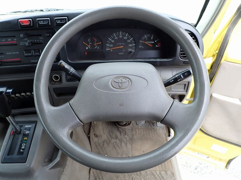 2002 Toyota Coaster KK-HZB40 (UW-6a98d87e5e5a4)[30]