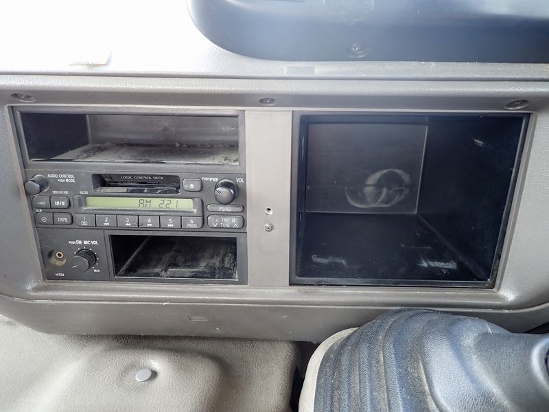 2001 Toyota Coaster KK-HZB40 (UW-6a98d88819a4e)[33]