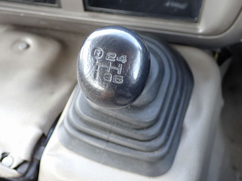 2001 Toyota Coaster KK-HZB40 (UW-6a98d88819a4e)[35]