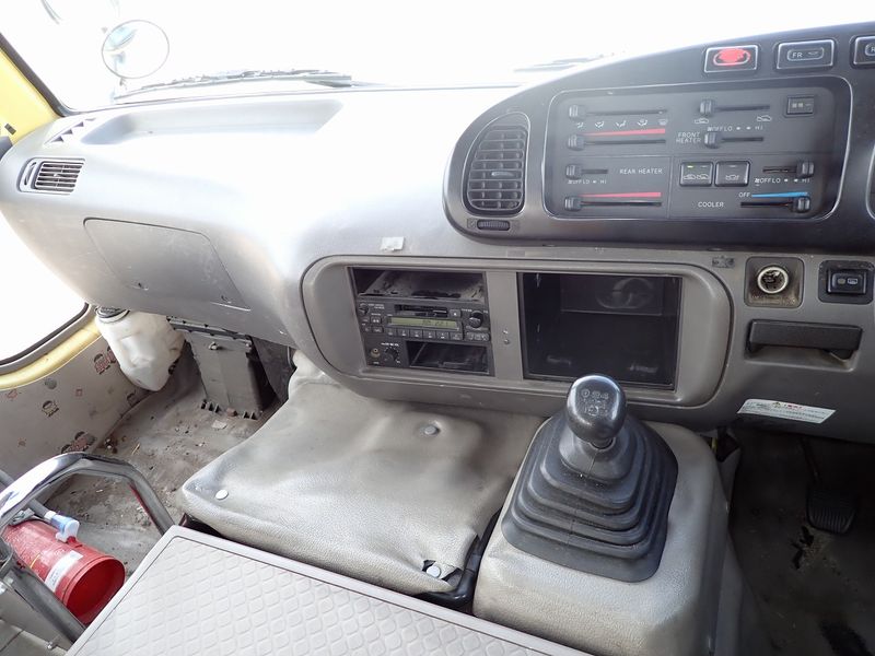 2001 Toyota Coaster KK-HZB40 (UW-6a98d88819a4e)[31]