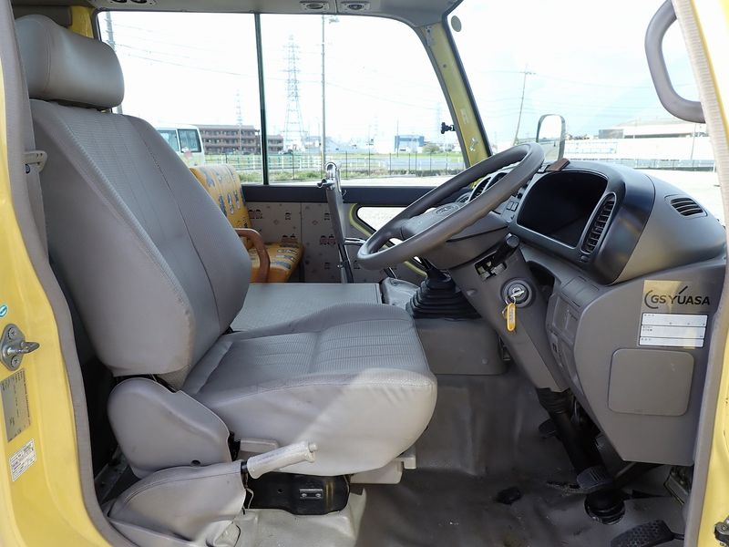 2001 Toyota Coaster KK-HZB40 (UW-6a98d88819a4e)[18]
