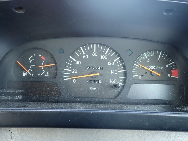 2001 Toyota Coaster KK-HZB40 (UW-6a98d88819a4e)[30]