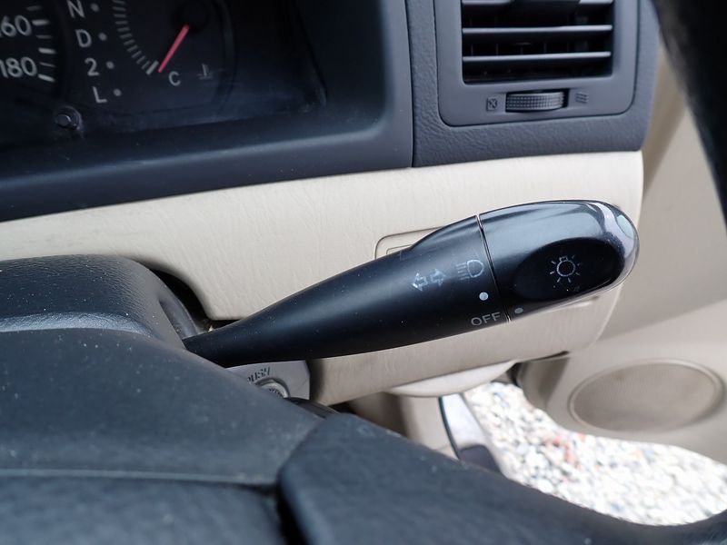 2003 Toyota Corolla Spacio UA-NZE121N (UW-6a98d893cc893)[30]