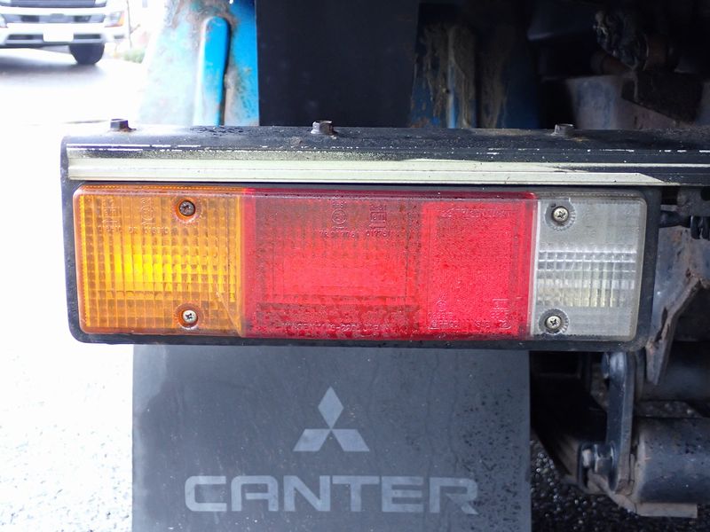 1995 Mitsubishi Canter U-FE517BD (UW-6a98d89a4c4af)[41]