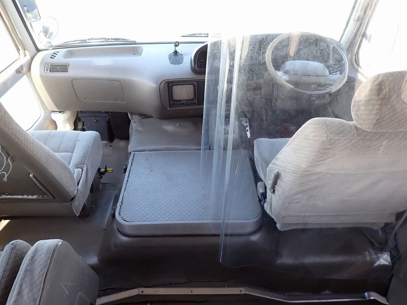 1993 Toyota Coaster U-HDB51 (UW-6a98d89dbe7f5)[25]