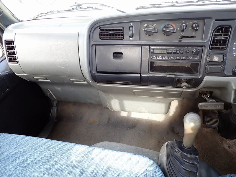 1995 Mitsubishi Canter U-FE507B (UW-6a98d89e78b2f)[26]