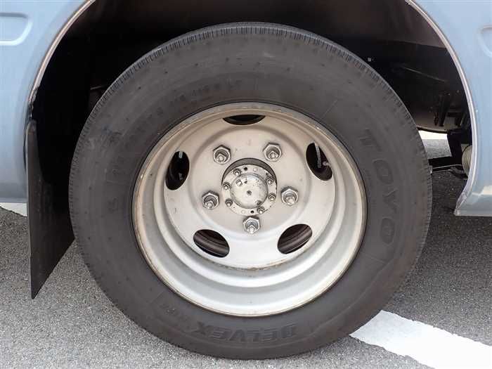 1995 Toyota Coaster U-HZB40 (UW-6a98d8a78b574)[9]