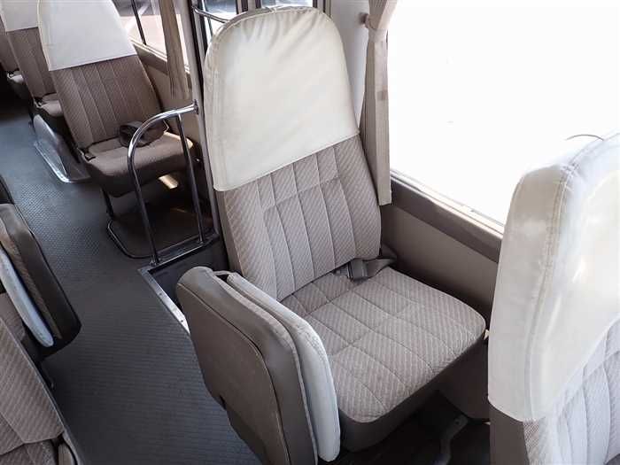 1995 Toyota Coaster U-HZB40 (UW-6a98d8a78b574)[17]