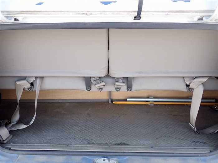 1995 Toyota Coaster U-HZB40 (UW-6a98d8a78b574)[18]