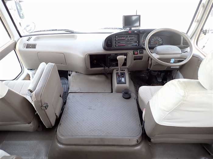 1995 Toyota Coaster U-HZB40 (UW-6a98d8a78b574)[20]
