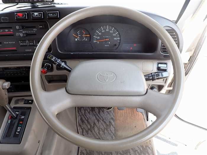 1995 Toyota Coaster U-HZB40 (UW-6a98d8a78b574)[21]