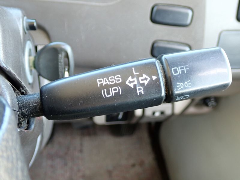 2006 Mitsubishi Rosa PA-BE63DE (UW-6a98d8b33d85f)[12]