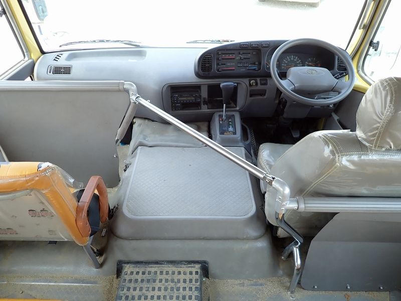 2003 Toyota Coaster KK-HZB40 (UW-6a98d8b58f33a)[23]
