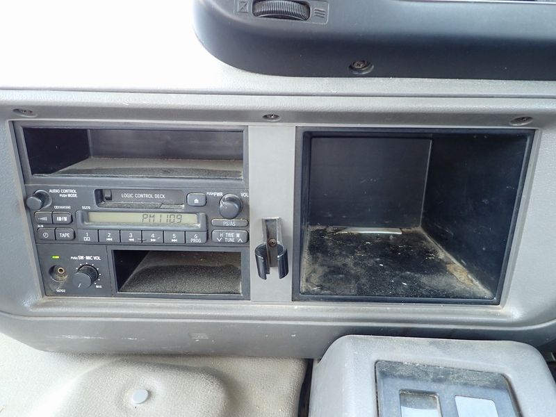 2003 Toyota Coaster KK-HZB40 (UW-6a98d8b58f33a)[15]