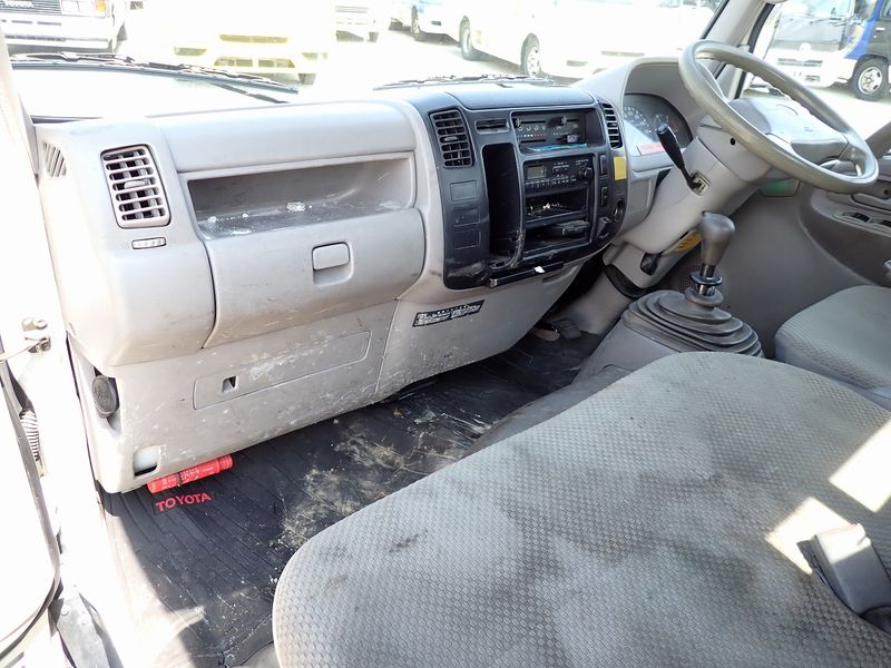 2005 Toyota Dyna Truck PB-XZU306 (UW-6a98d8b5d39ba)[22]
