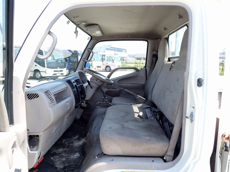 2005 Toyota Dyna Truck PB-XZU306 (UW-6a98d8b5d39ba)[19]