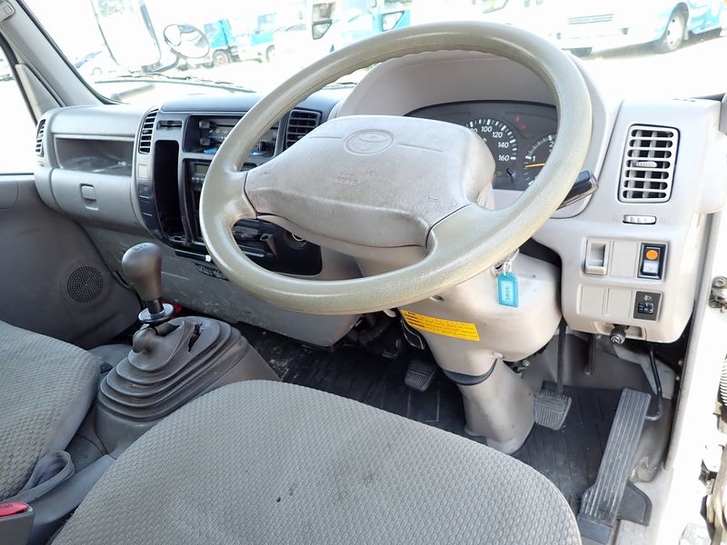 2005 Toyota Dyna Truck PB-XZU306 (UW-6a98d8b5d39ba)[11]