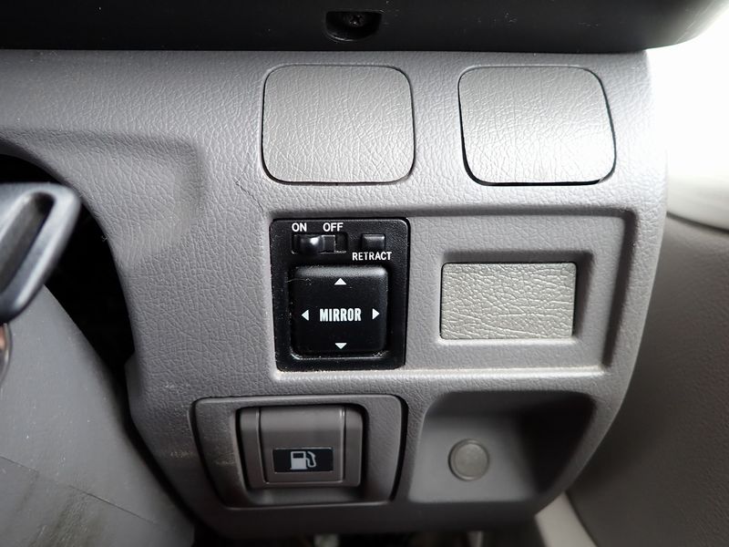 2012 Toyota Coaster SDG-XZB40 (UW-6a98d8c5d7588)[38]