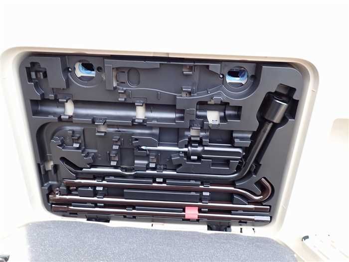 2022 Toyota Land Cruiser Prado 3BA-TRJ150W (UW-6a98d8cb05d44)[16]