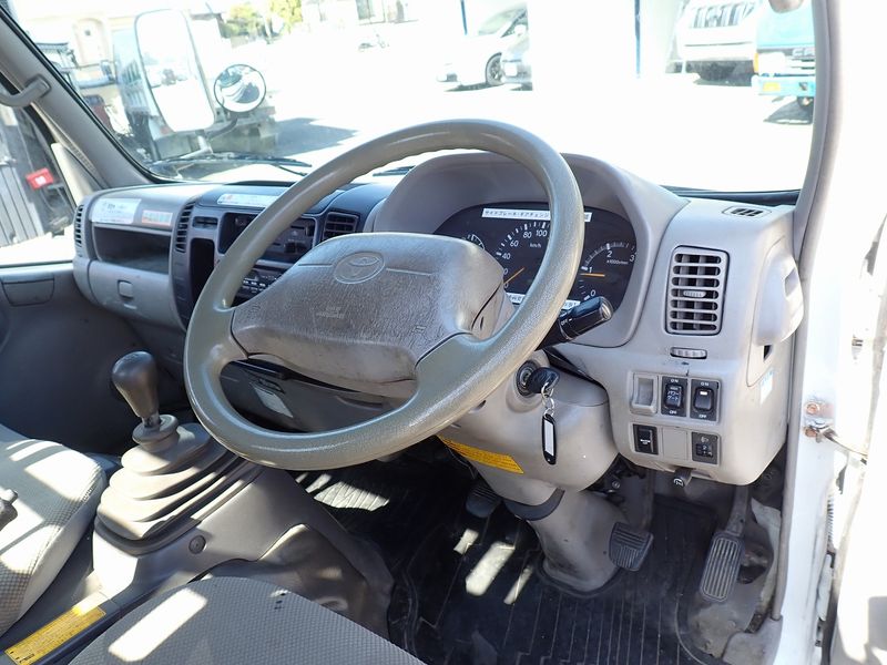 2008 Toyota Dyna Truck BDG-XZU368 (UW-6a98d8d22bda5)[19]