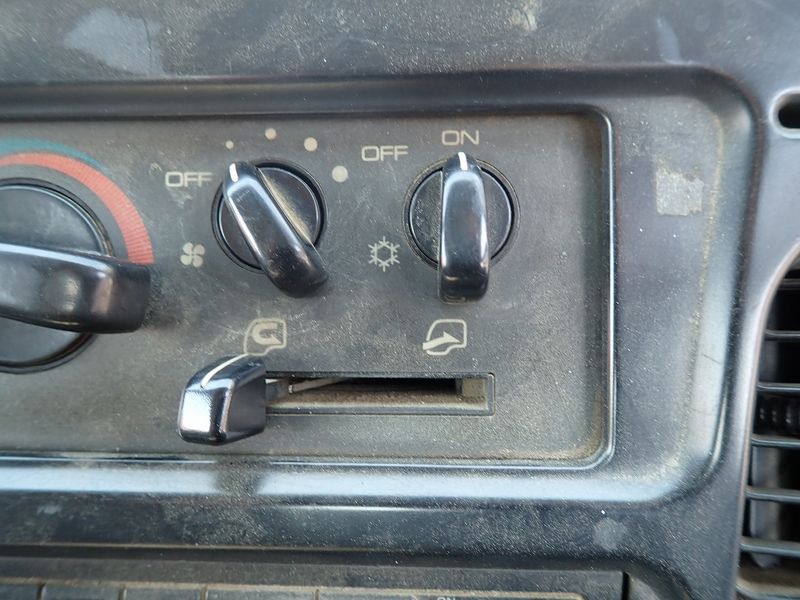 1997 Mitsubishi Canter KC-FE507B (UW-6a98d8d3294a7)[29]