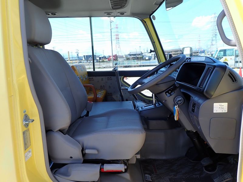 2013 Hino Liesse II SDG-XZB40M (UW-6a98d8d52cf45)[8]