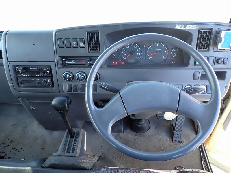 2005 Nissan Civilian Bus UD-DVW41 (UW-6a98d8e55909e)[26]