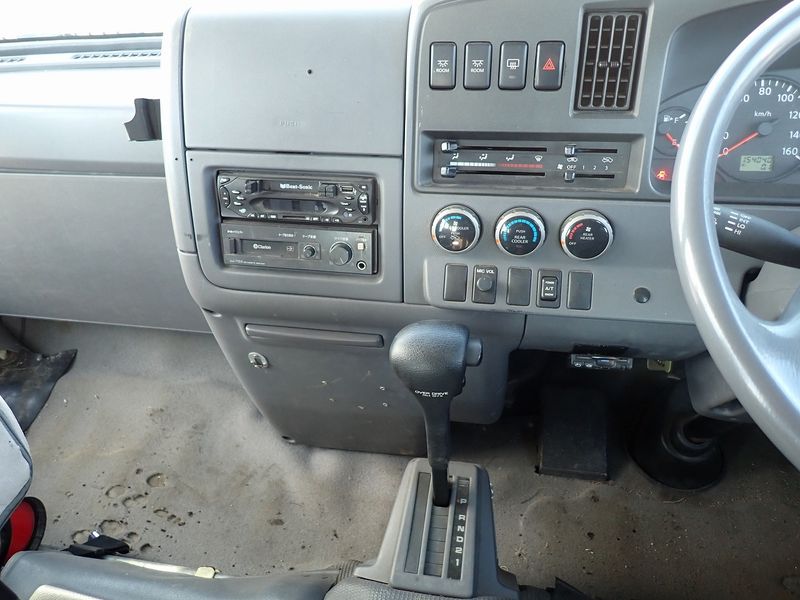 2005 Nissan Civilian Bus UD-DVW41 (UW-6a98d8e55909e)[30]