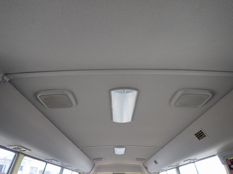 2005 Nissan Civilian Bus UD-DVW41 (UW-6a98d8e55909e)[38]