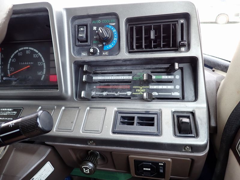 1990 Toyota Coaster U-HDB31 (UW-6a98d8ea03b71)[37]