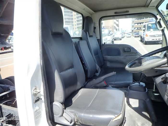2013 Isuzu Elf Truck TKG-NKR85AN (UW-6a98d8ee5fe9d)[16]