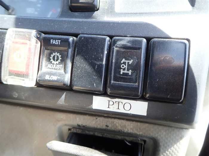 2013 Isuzu Elf Truck TKG-NKR85AN (UW-6a98d8ee5fe9d)[25]